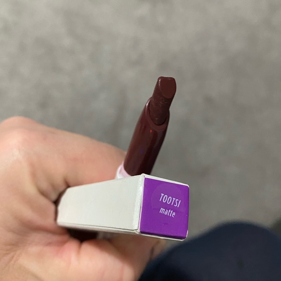 4 colourpop lipsticks 💄💄💄💄 and lip gloss matte - Picture 4 of 6